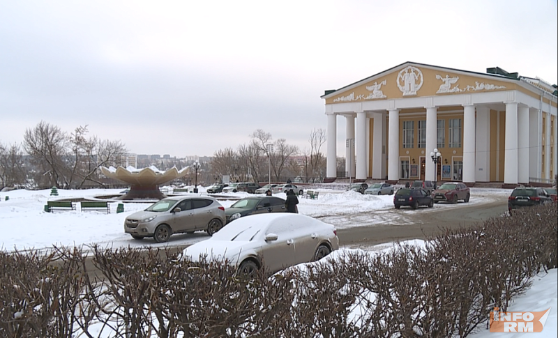 В канун праздника запретят стоянку авто на Театральной площади Саранска