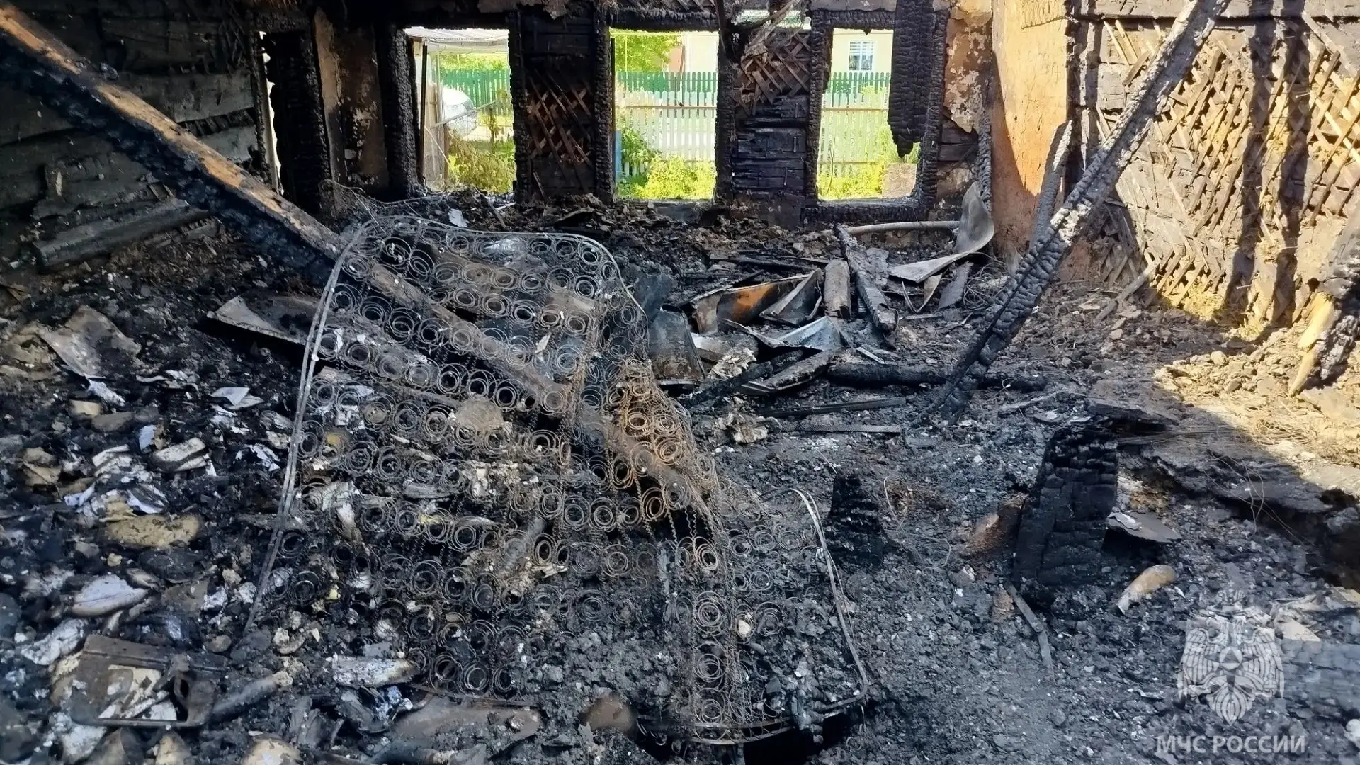 В Саранске из-за бани сгорел жилой дом 