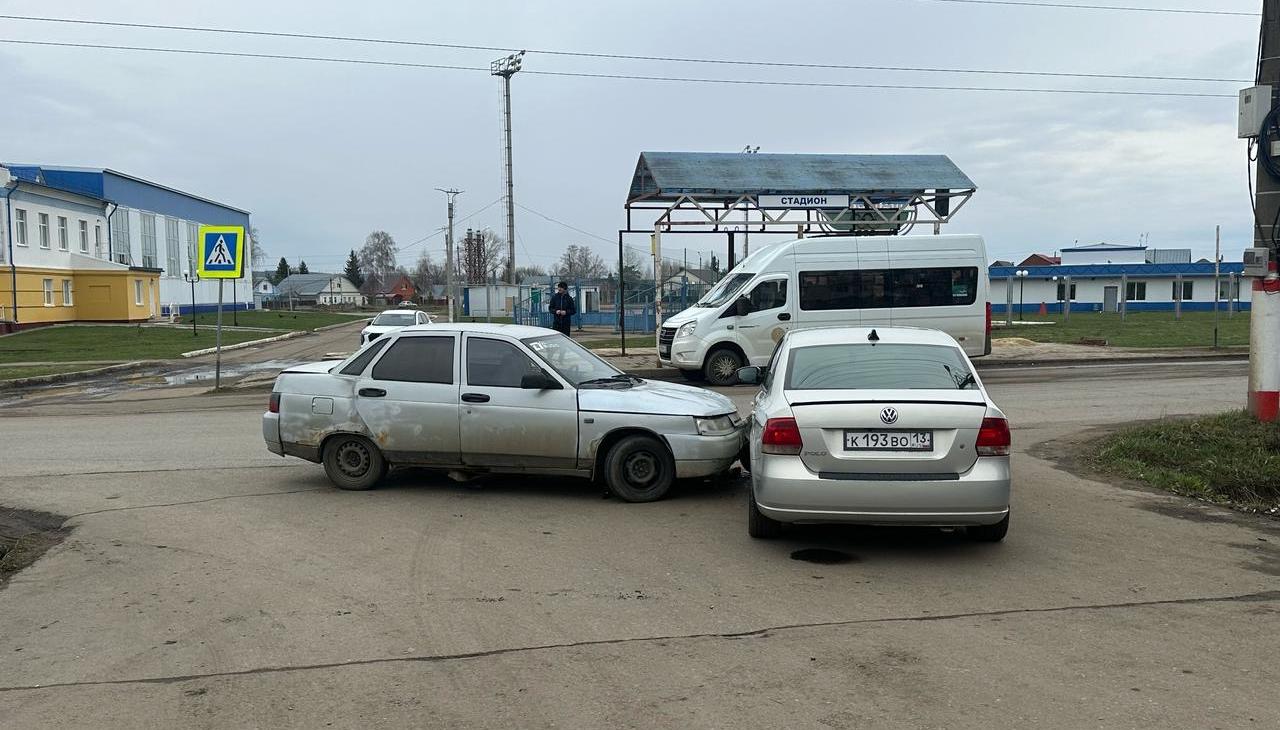 Пьяный 19-летний юноша без прав въехал в иномарку в Рузаевке Пьяный 19-летний юноша без прав въехал в иномарку в Рузаевке