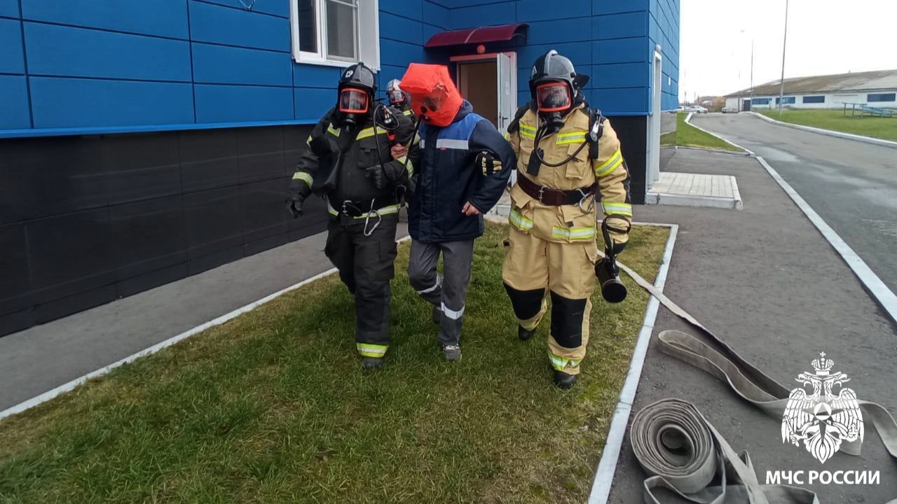 В Мордовии потушили условный пожар во Дворце спорта В Мордовии потушили условный пожар во Дворце спорта
