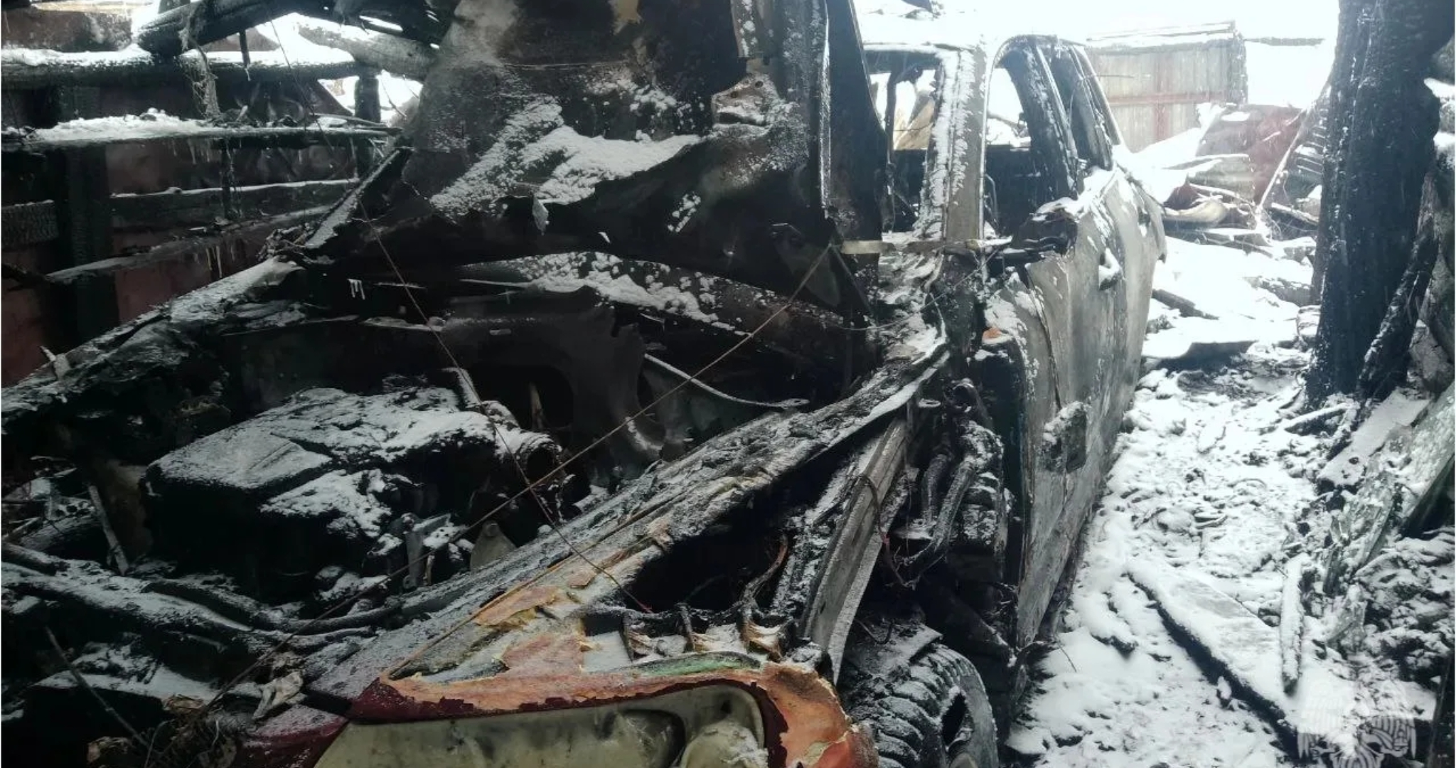 Пожар в Мордовии уничтожил «Туарег», гараж и частный дом 