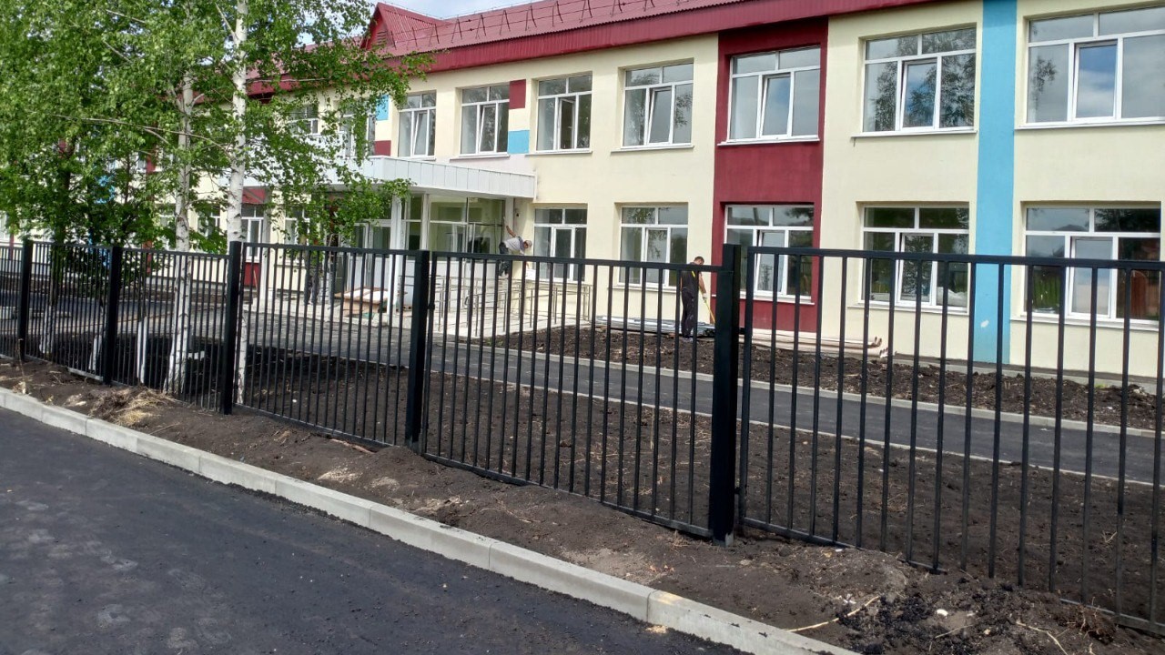 В Белозерье ремонтируют школу В Белозерье ремонтируют школу
