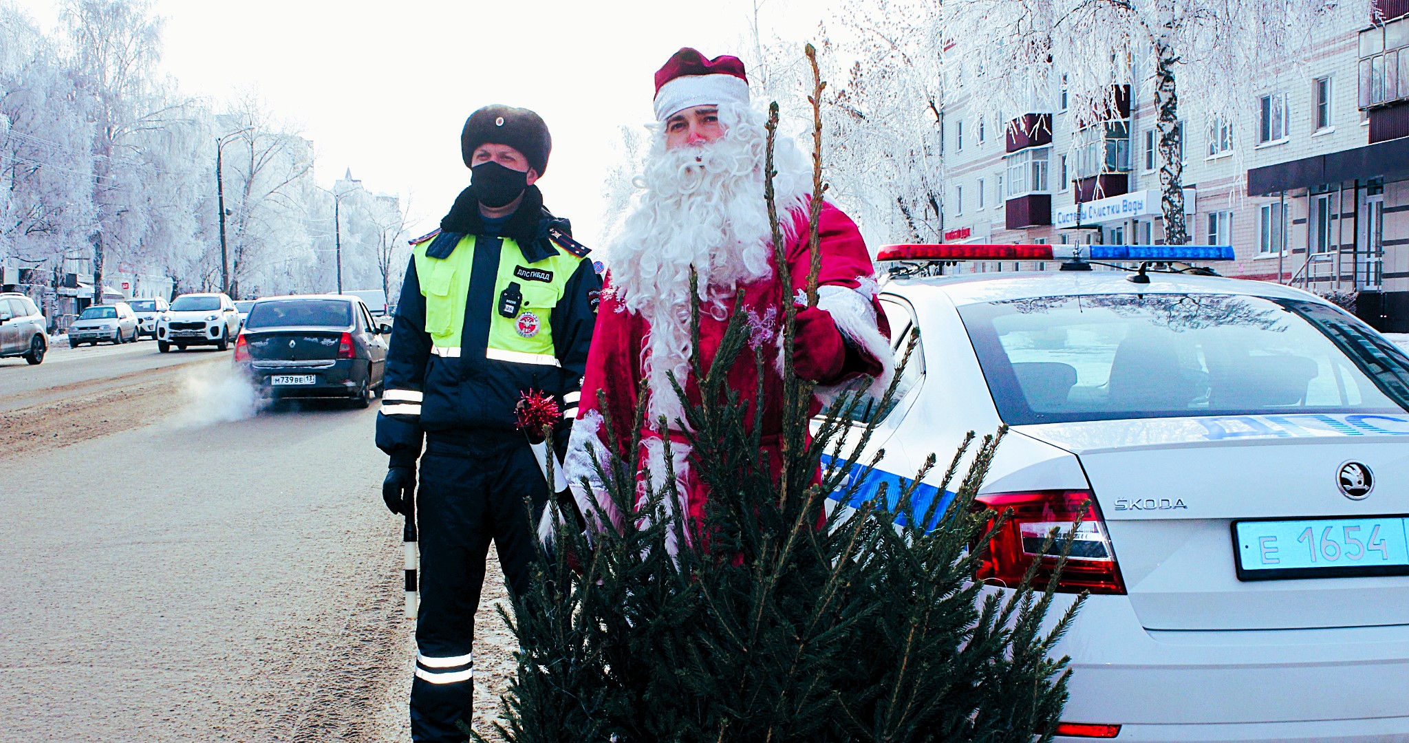 На дороги Саранска выехал патруль Деда Мороза 