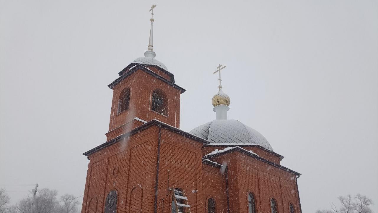 В строящемся храме в Мордовии прошла первая Божественная Литургия