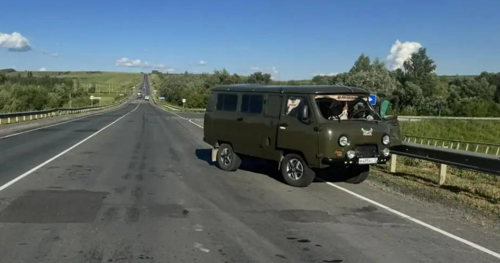 «Буханка» в Мордовии снесла с трассы «КамАЗ» 