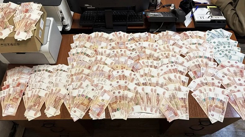 Полицейские Мордовии вычислили курьера мошенников из Саратова