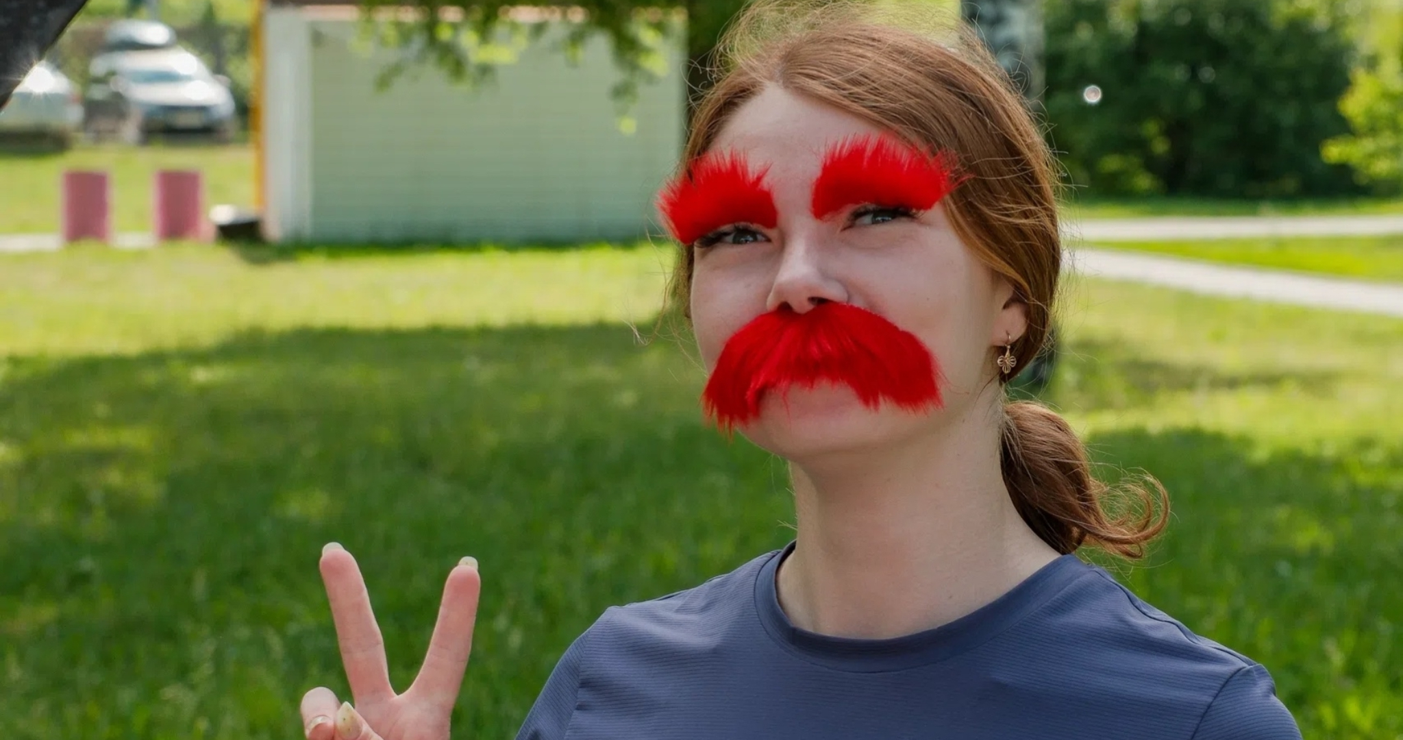 По Саранску бегали усатые мужчины и женщины 