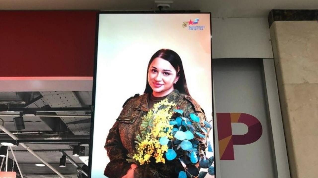 «Женственность в броне»: на улицах Саранска появились портреты героинь СВО