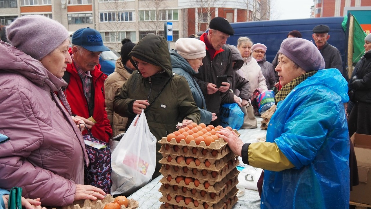 Жители Рузаевки скупали на ярмарке яйца