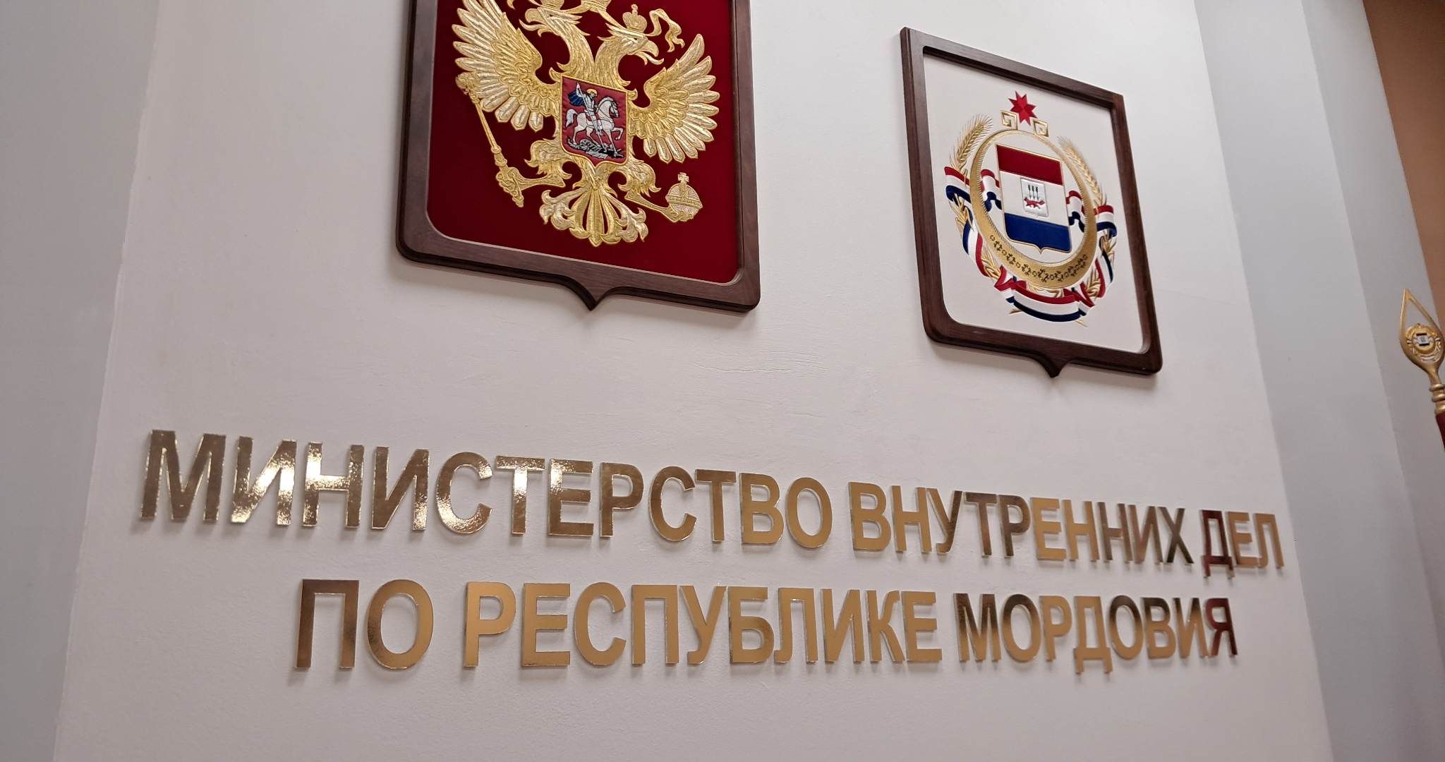 В Мордовии внутри остановленной машины полицейские нашли двух мужчин и наркотики 