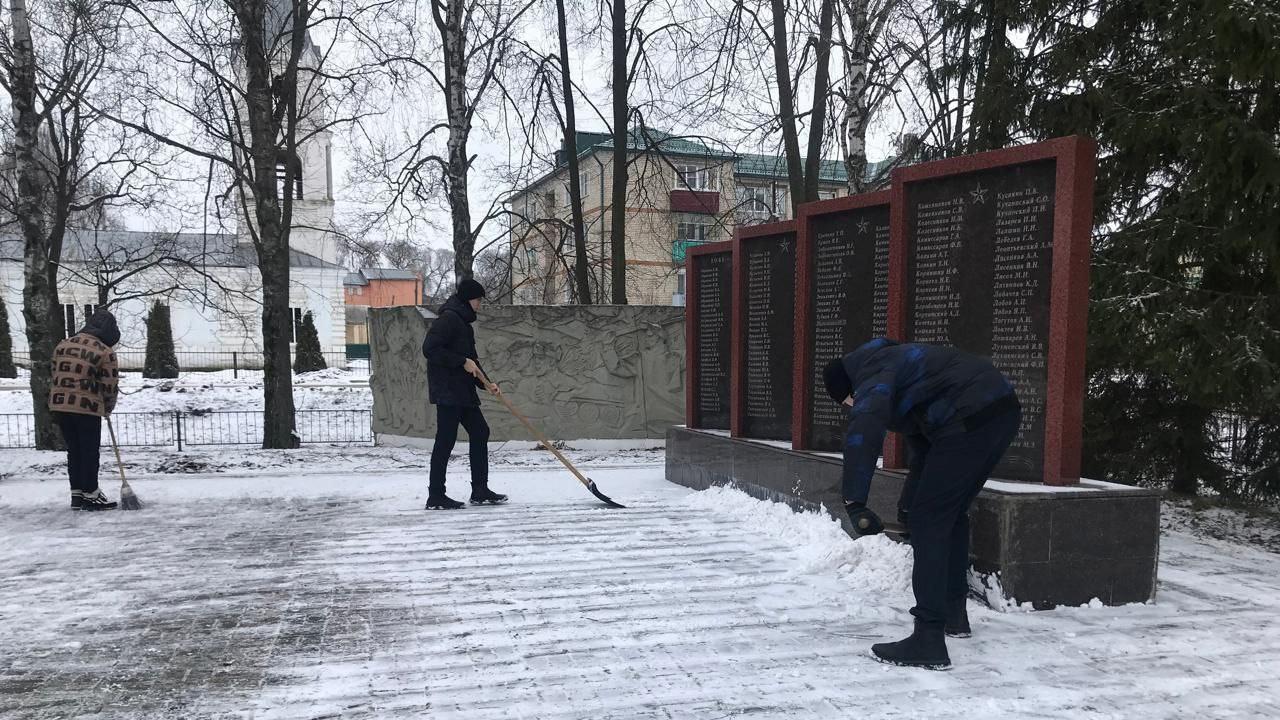 Учащиеся Инсарской школы провели акцию «Обелиск» в честь павших воинов-земляков Учащиеся Инсарской школы провели акцию «Обелиск» в честь павших воинов-земляков