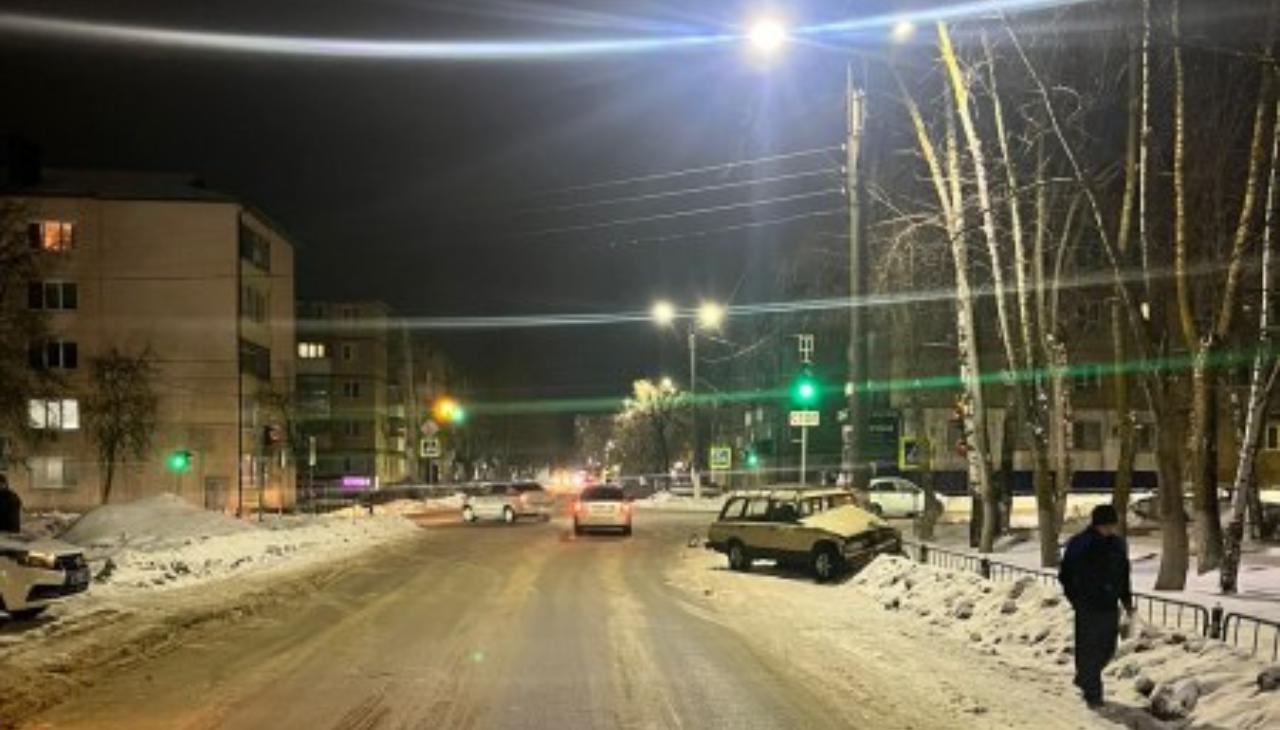 Пожилой водитель «шестёрки» выехал на «красный» и устроил ДТП в Рузаевке Пожилой водитель «шестёрки» выехал на «красный» и устроил ДТП в Рузаевке