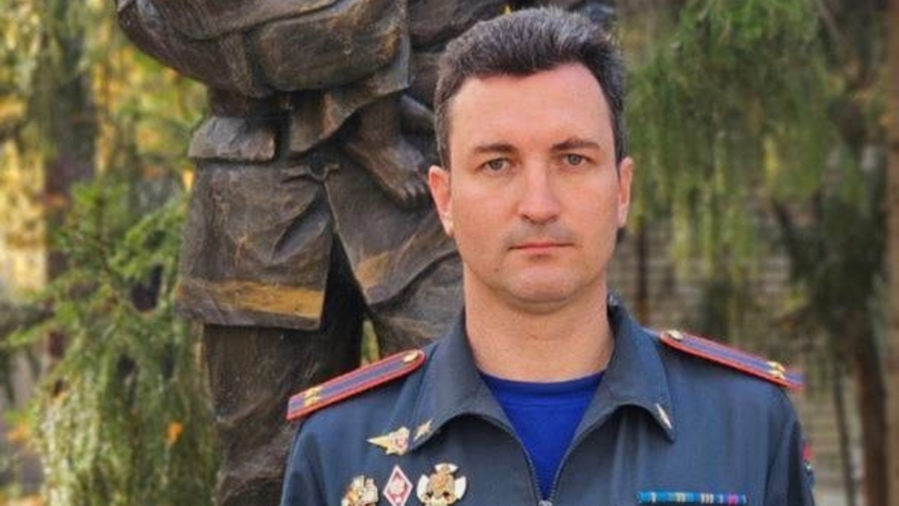 Сотрудник МЧС спас 2-летнюю девочку, которая подавилась леденцом Сотрудник МЧС спас 2-летнюю девочку, которая подавилась леденцом