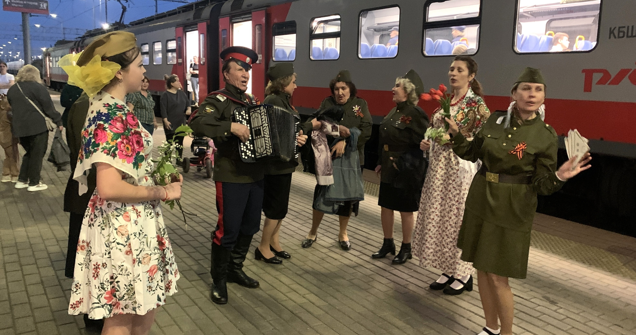«Смуглянка» и «День Победы» прогремели на вокзале в Мордовии 