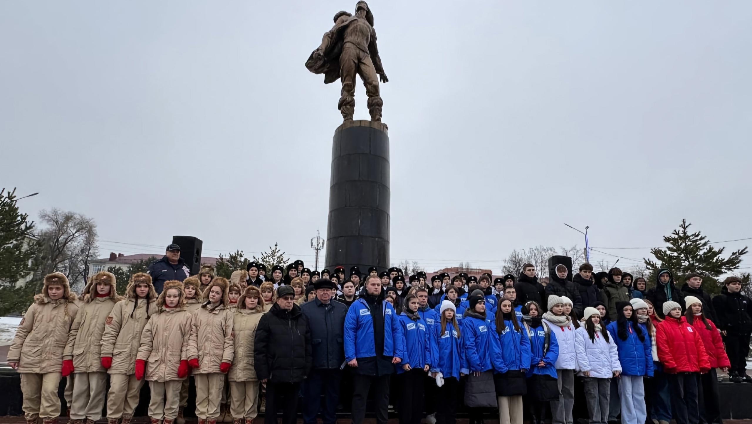 Юнармейцы Саранска почтили память стратонавтов