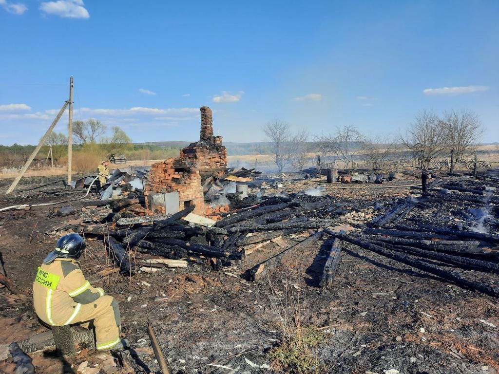В Мордовии сельчанин сжигал сухую траву и устроил большой пожар