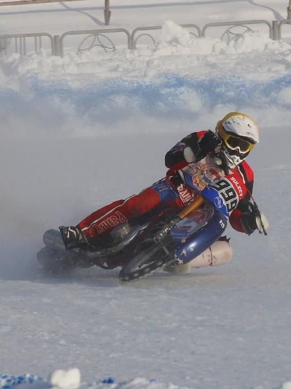 Мотогонщики Мордовии выступили на этапе личного Кубка России по ледовому спидвею