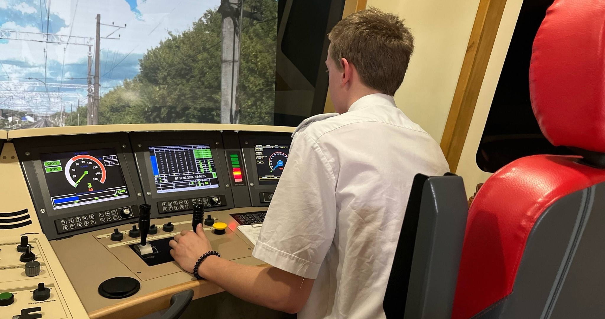 Студенты-железнодорожники из Мордовии борются за победу на конкурсе локомотивного вождения 