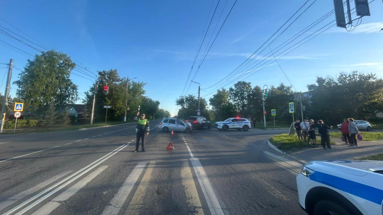В Саранске «Калине» не удалось проскочить перед внедорожником В Саранске «Калине» не удалось проскочить перед внедорожником