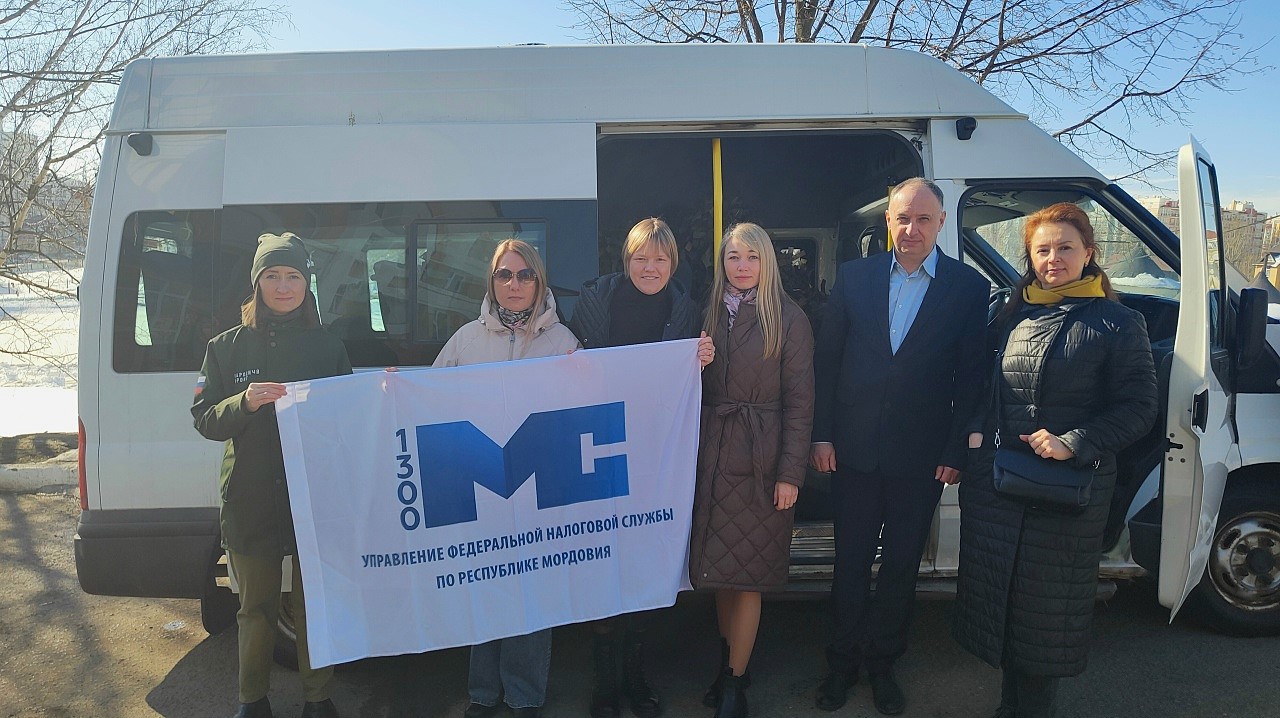 Налоговики Мордовии передали автомобиль в зону СВО 