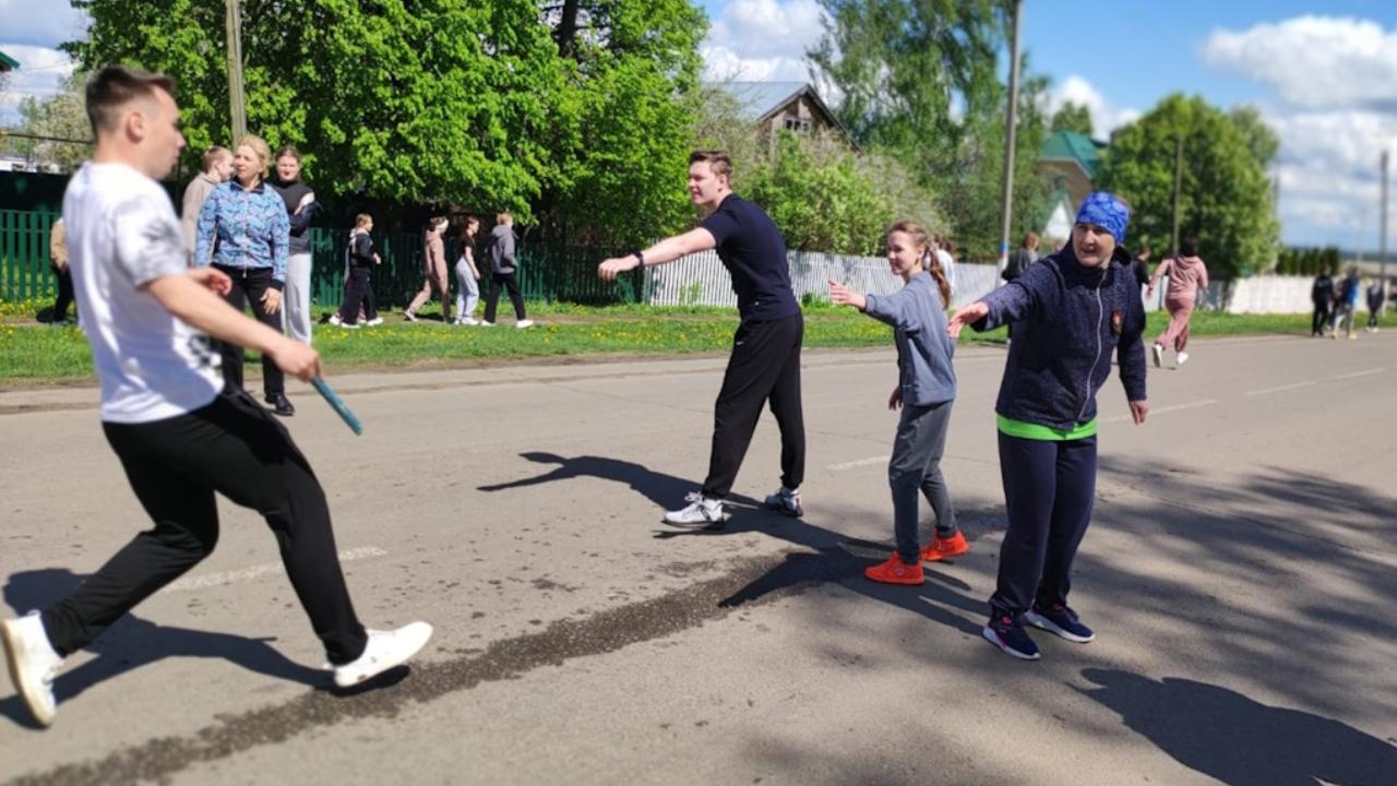 Спорт и патриотизм: в Большеигнатовском районе сегодня прошла легкоатлетическая эстафета в честь Победы Спорт и патриотизм: в Большеигнатовском районе сегодня прошла легкоатлетическая эстафета в честь Победы