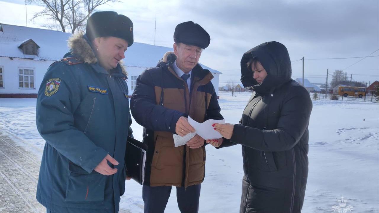 Сотрудники МЧС России напомнили жителям Атяшевского района о мерах пожарной безопасности Сотрудники МЧС России напомнили жителям Атяшевского района о мерах пожарной безопасности