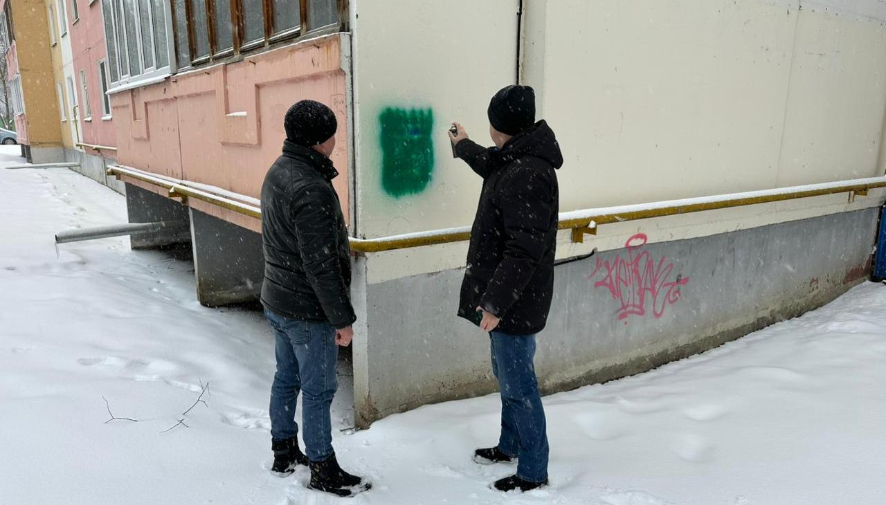 Чиновники Саранска в каникулы закрашивали несанкционированные надписи