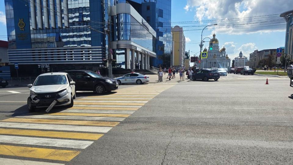 В центре Саранска столкнулись две «Лады»: ребёнок в больнице