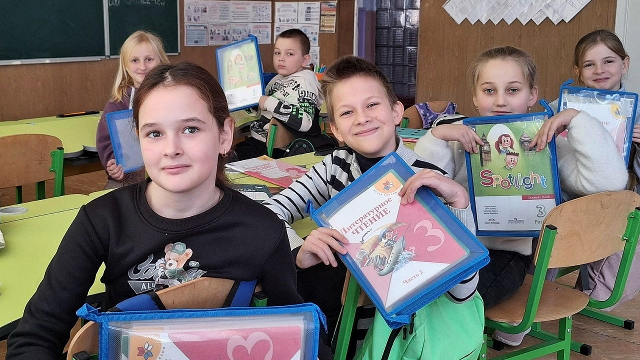 Мордовия вручила подарки школьникам Каланчака