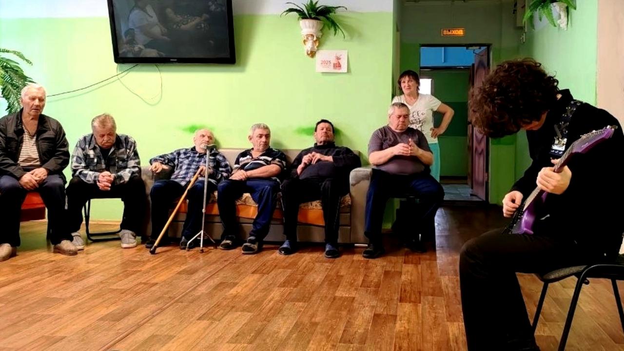 Волонтеры Сбербанка побывали в пансионате ветеранов войны и труда в поселке Комсомольский