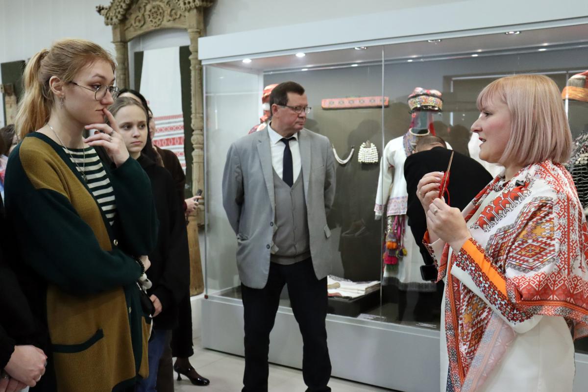 Музей Эрьзи представил «Звуки и краски мордовского костюма»