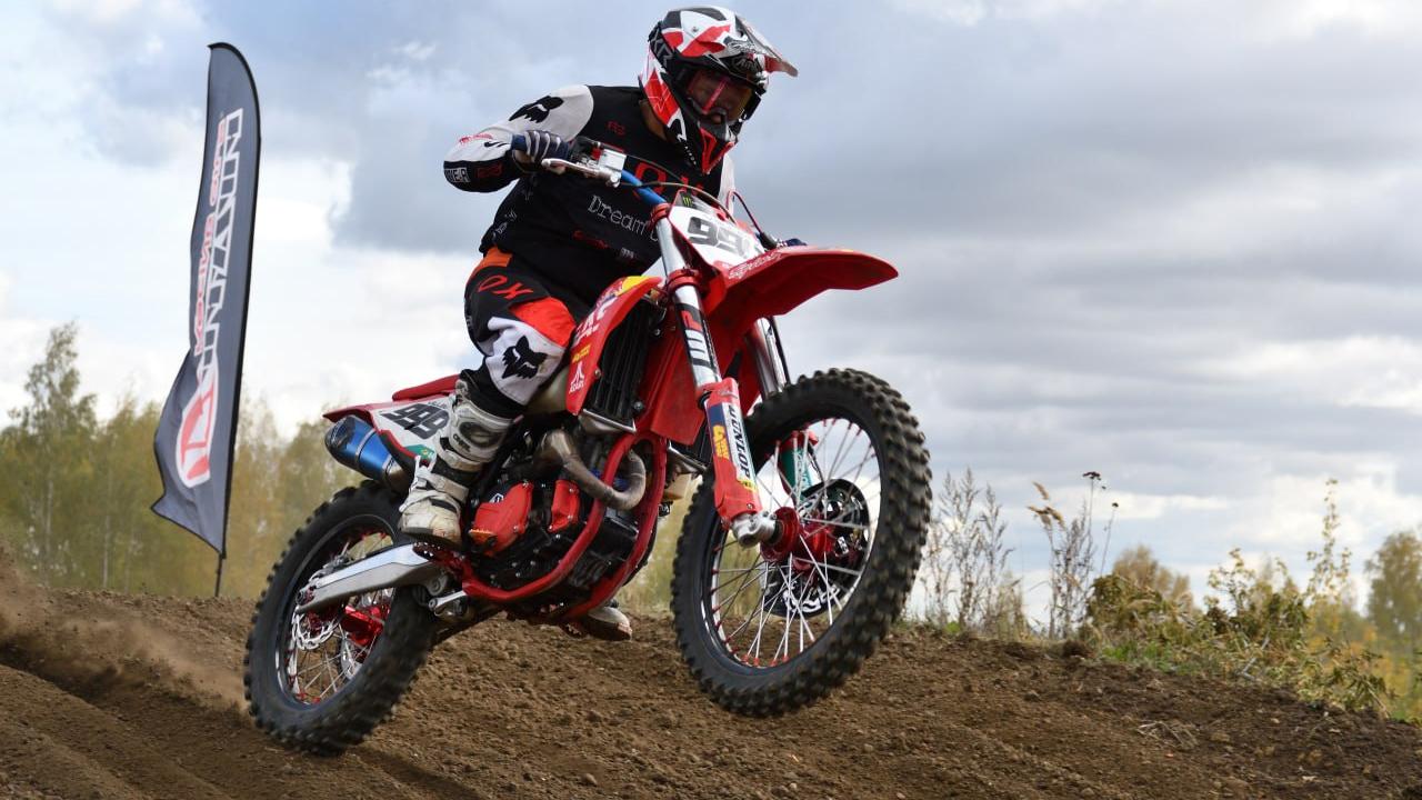 Мотогонщики нескольких регионов состязались в чемпионате Мордовии памяти Александра Хохлова