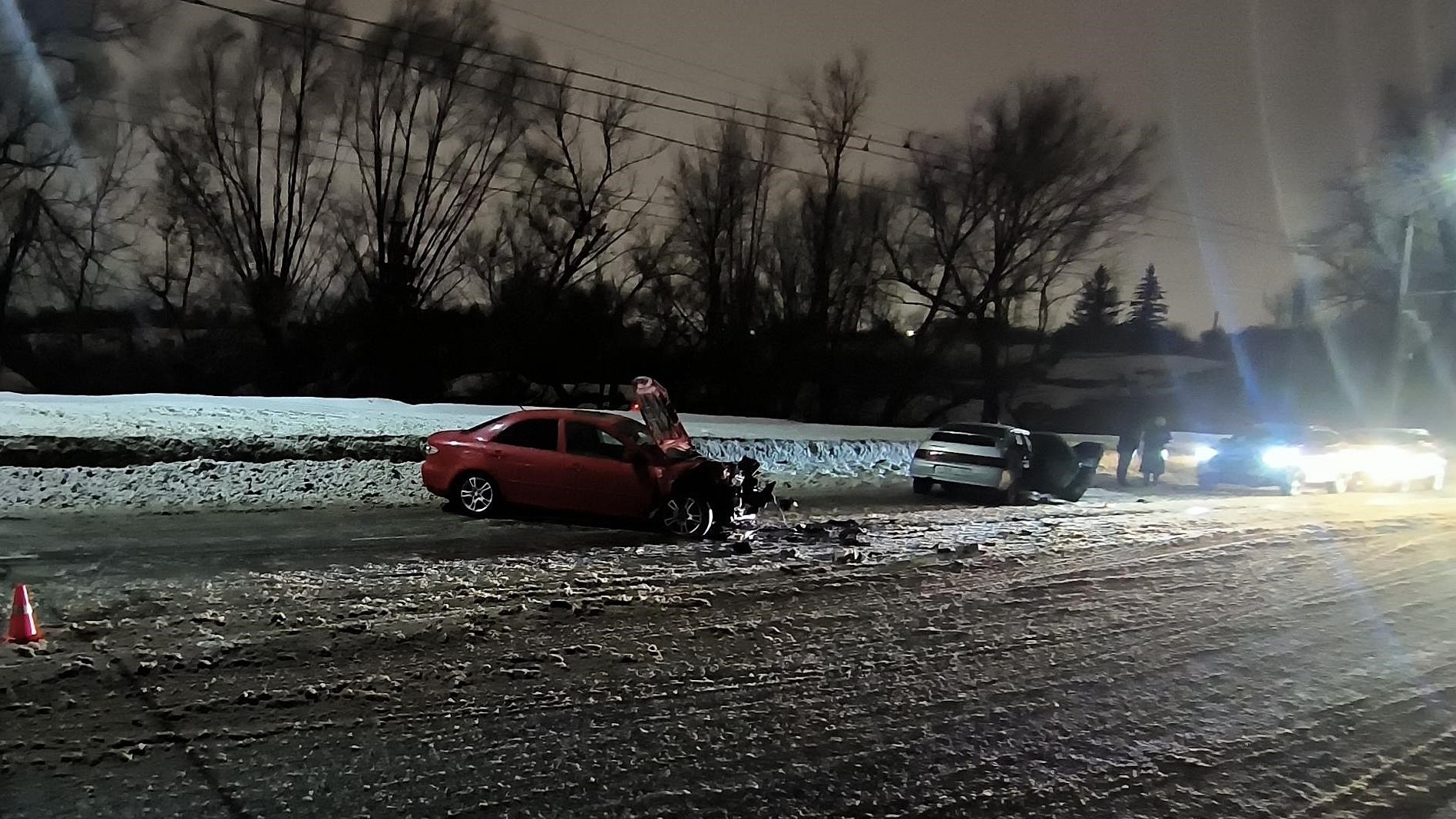 В Саранске два водителя-ровесника «познакомились» ночью на встречной полосе