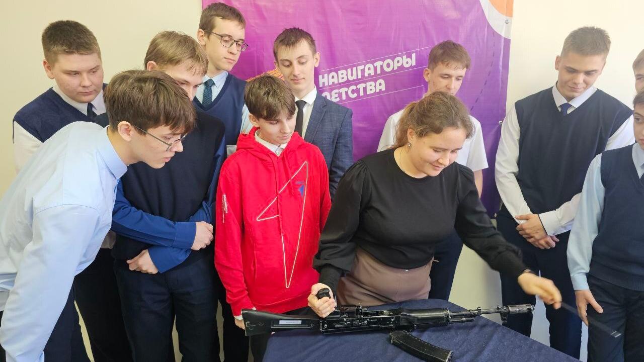 В Торбеевском районе учились сборке-разборке автомата Калашникова В Торбеевском районе учились сборке-разборке автомата Калашникова