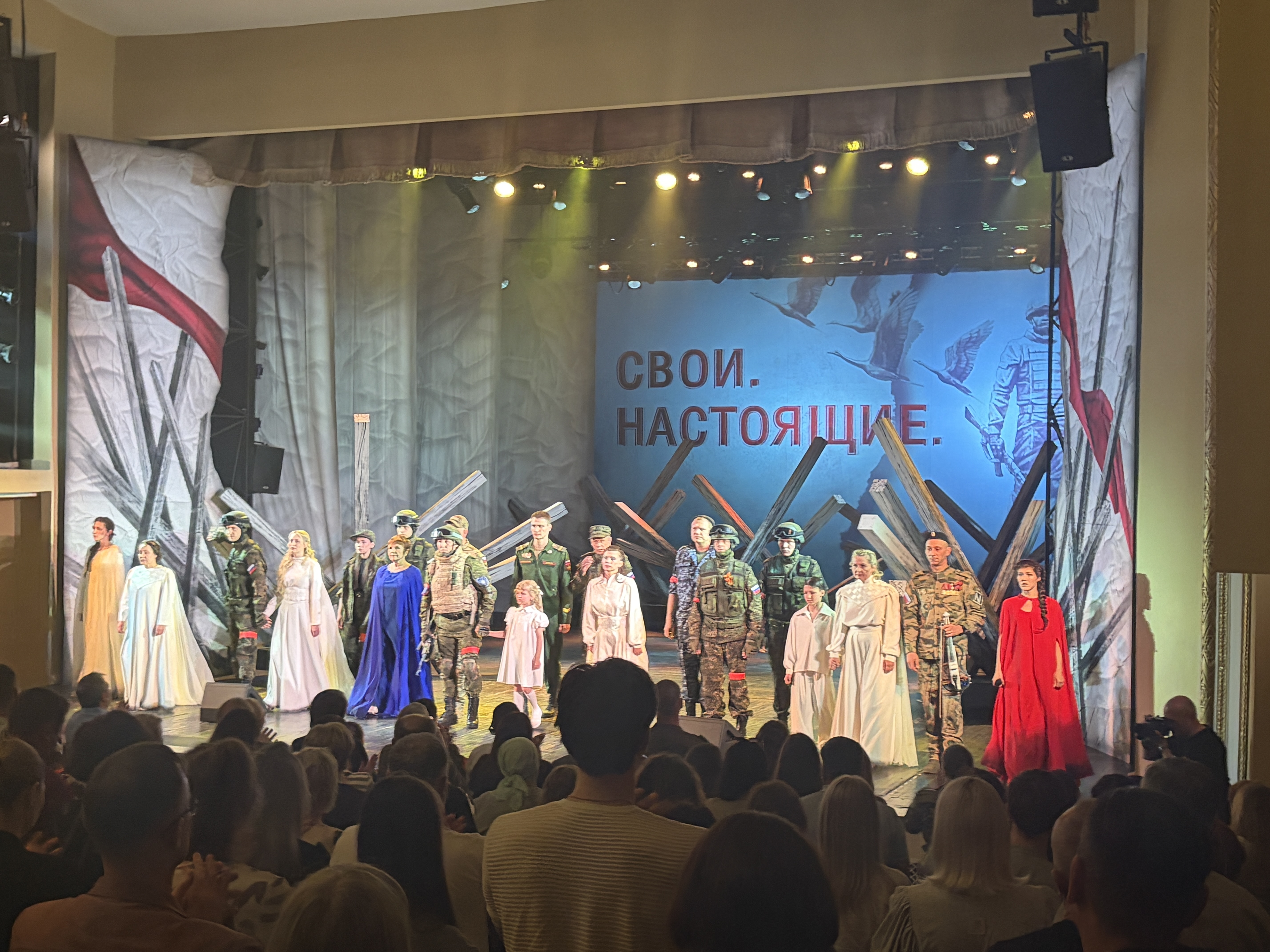 «Свои. Настоящие»: премьера в русдрамтеатре вызвала бурю эмоций у зрителей
