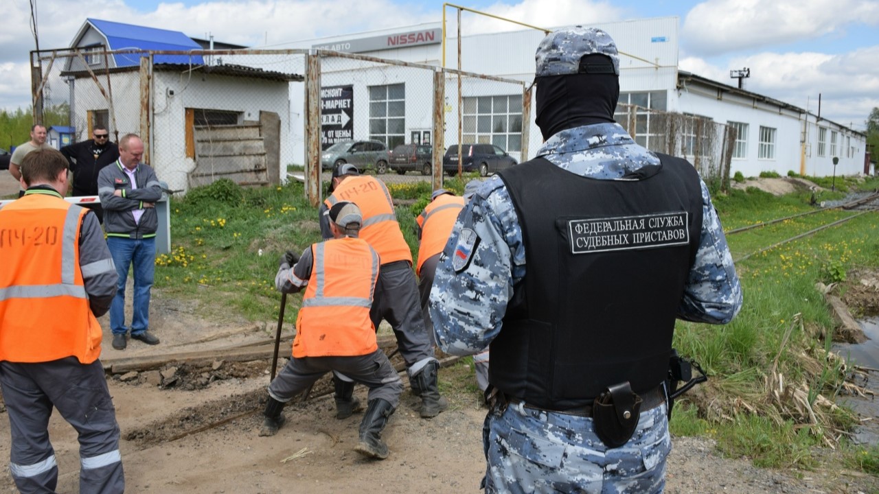 В Саранске демонтировали несанкционированный железнодорожный переезд