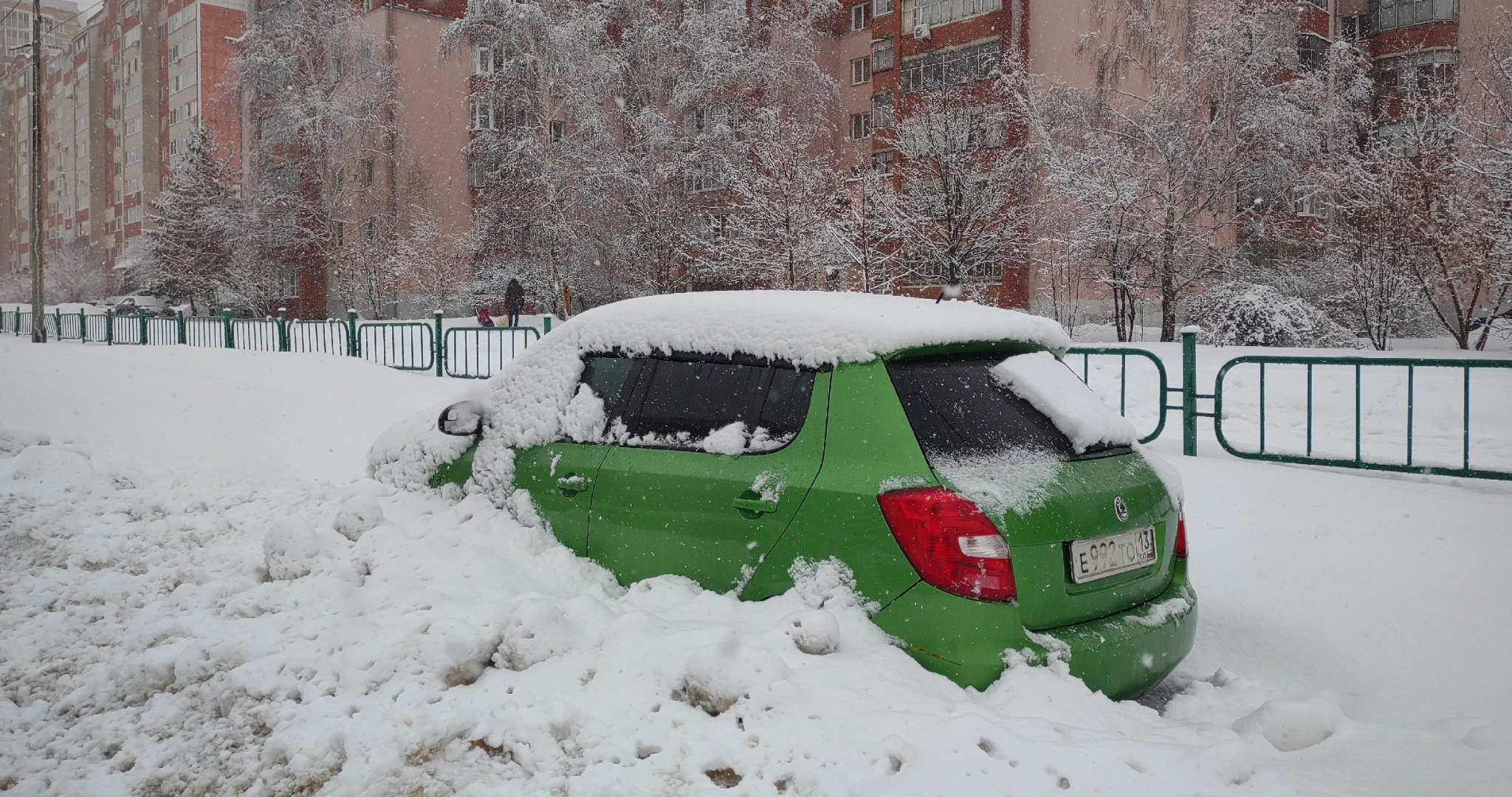 Продажи новых легковушек в России упали почти на 10% 