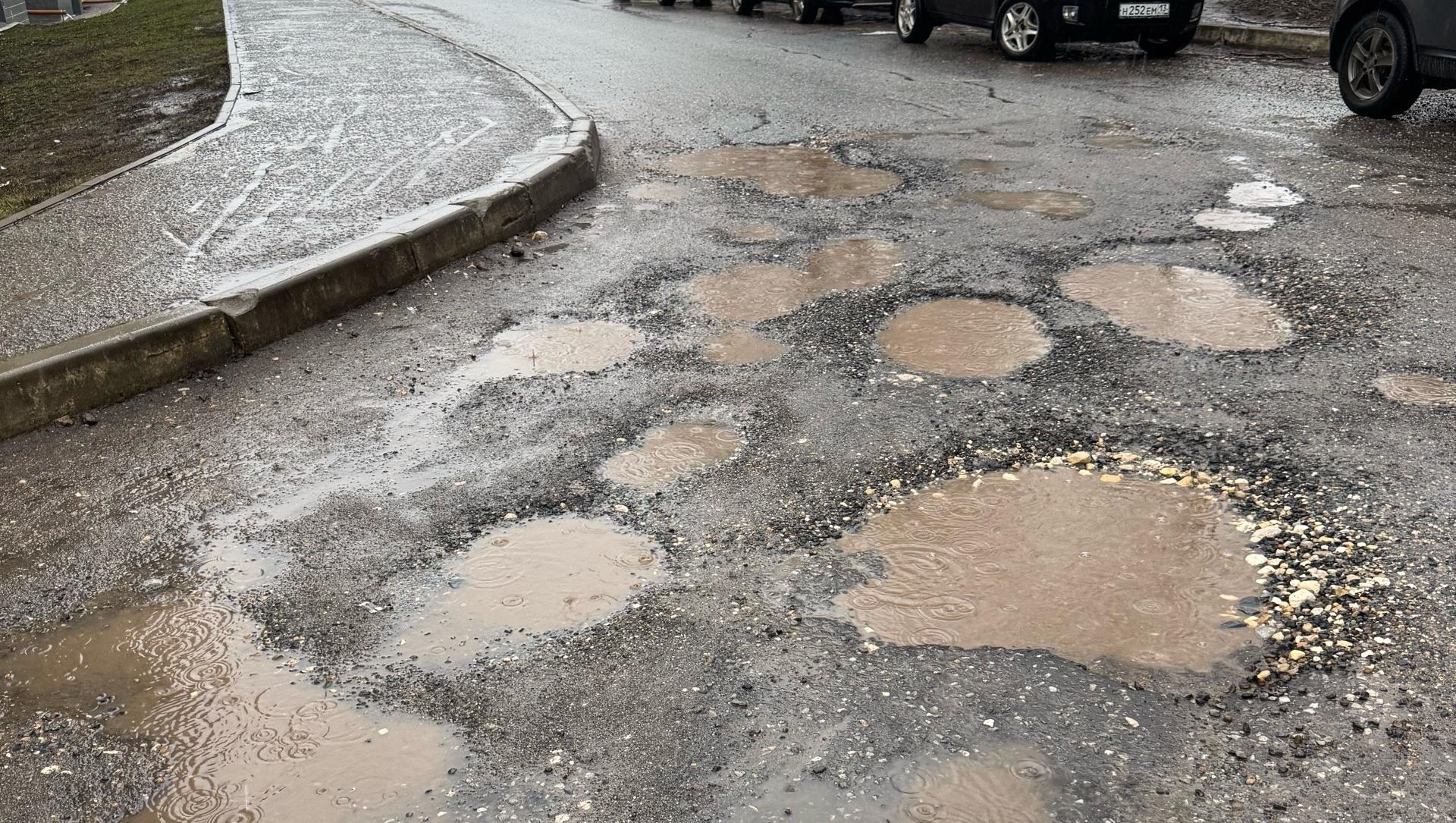 Ямы вместо подснежников: дороги Саранска начали «заклеивать»