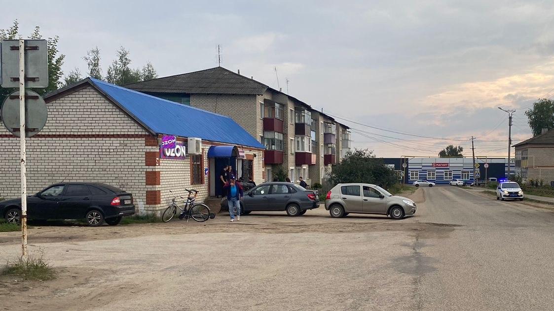 В Темникове молодой водитель толкнул припаркованную «Гранту», сбив ребёнка В Темникове молодой водитель толкнул припаркованную «Гранту», сбив ребёнка