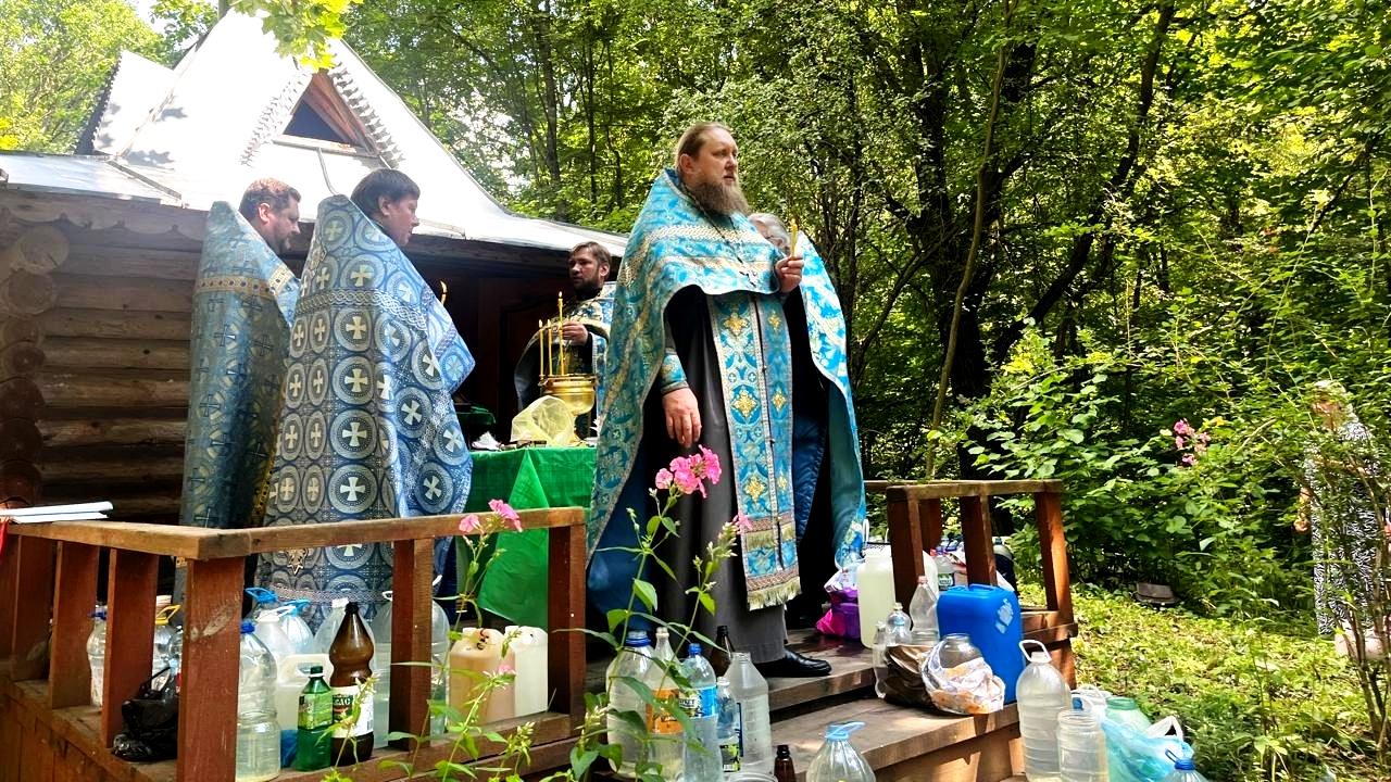 В Мордовии прошел водосвятный молебен перед иконой «Троеручица»