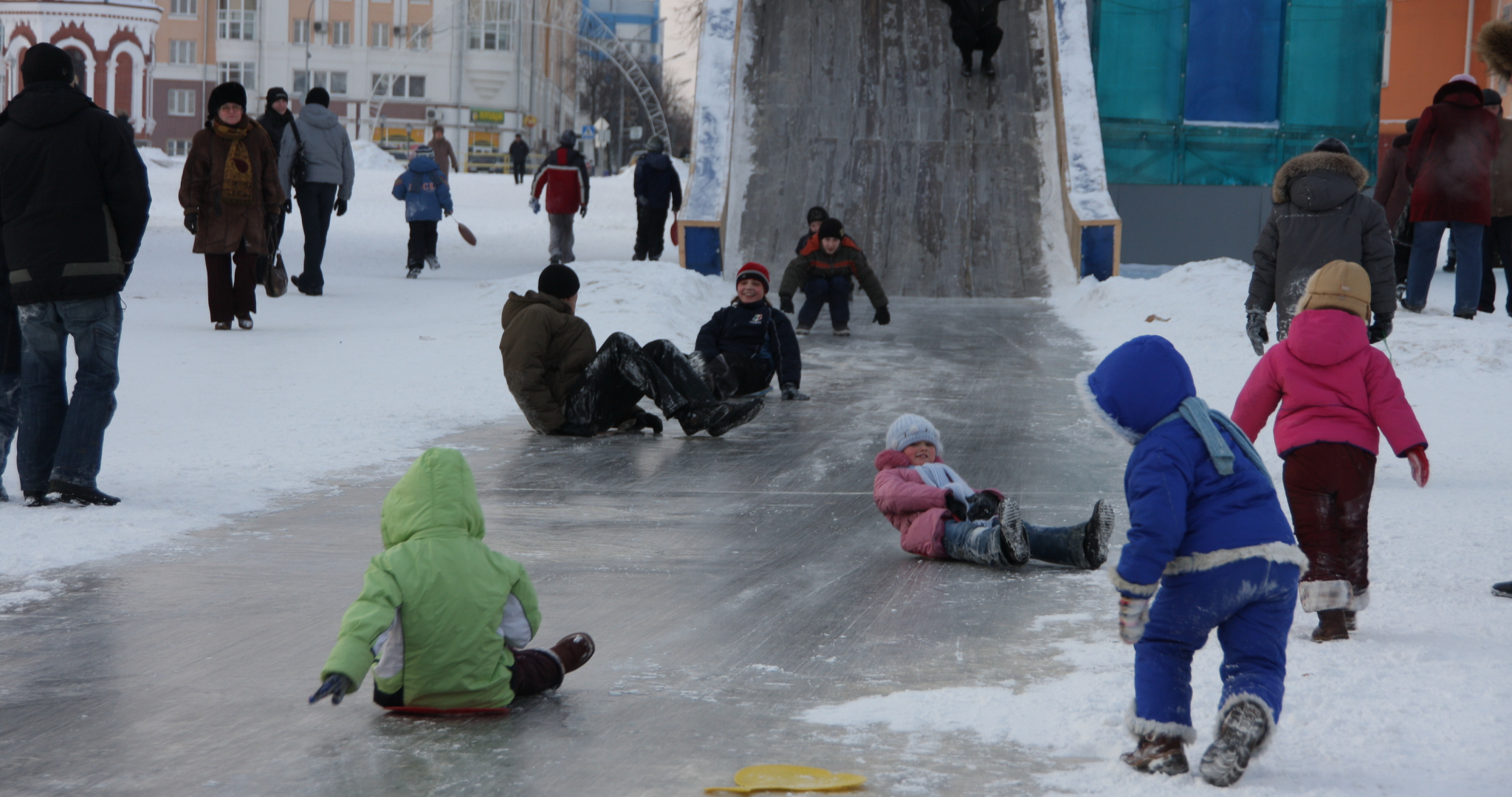 Семьям с детьми в 2026 году начнут выдавать новые выплаты 