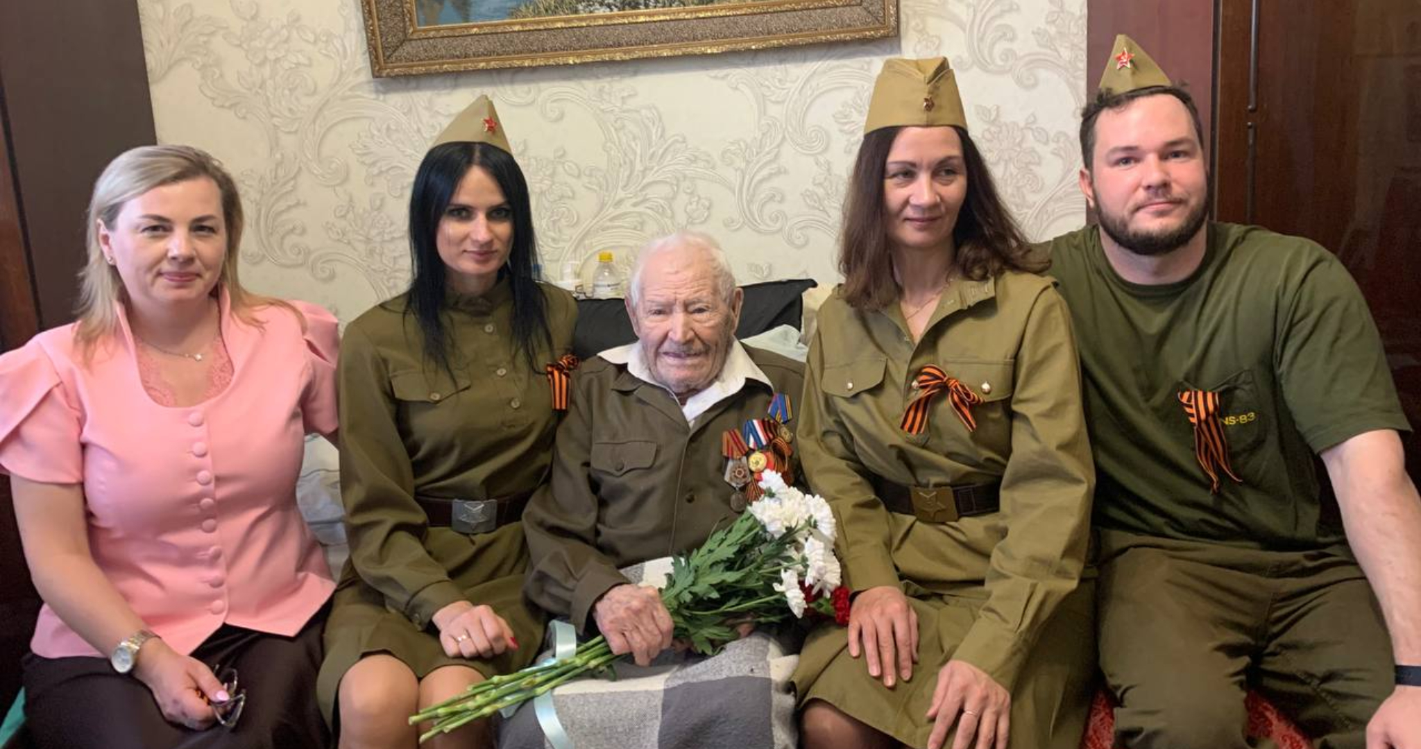 Волонтёры Сбербанка в Мордовии поздравили ветеранов с Днём Победы