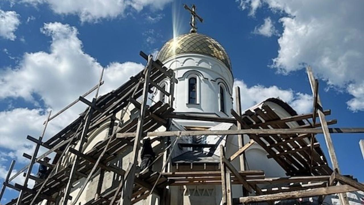 В Саранске на часовне во имя Всемилостивого Спаса начались кровельные работы