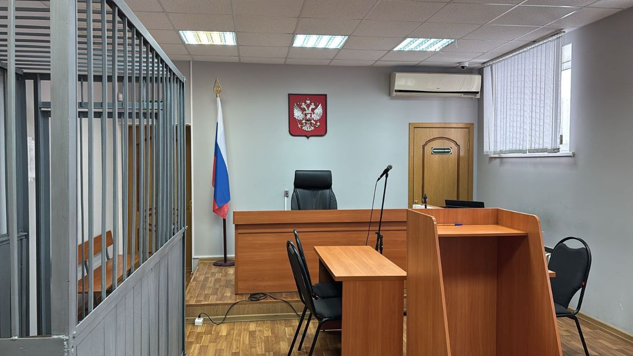 Житель Лямбиря угрожал ножом судебному приставу и пошел под суд Житель Лямбиря угрожал ножом судебному приставу и пошел под суд