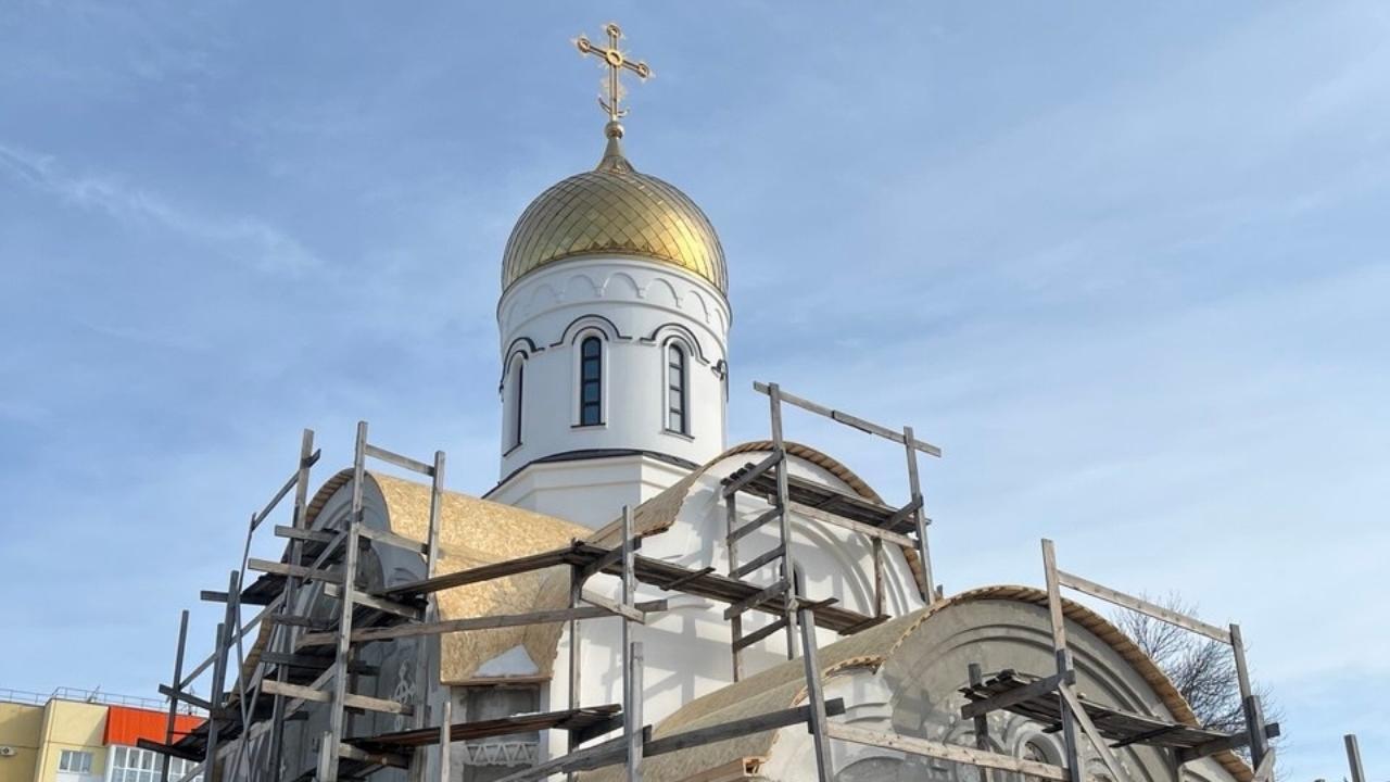 В Саранске на часовне во имя Всемилостивого Спаса утеплили стропильную систему