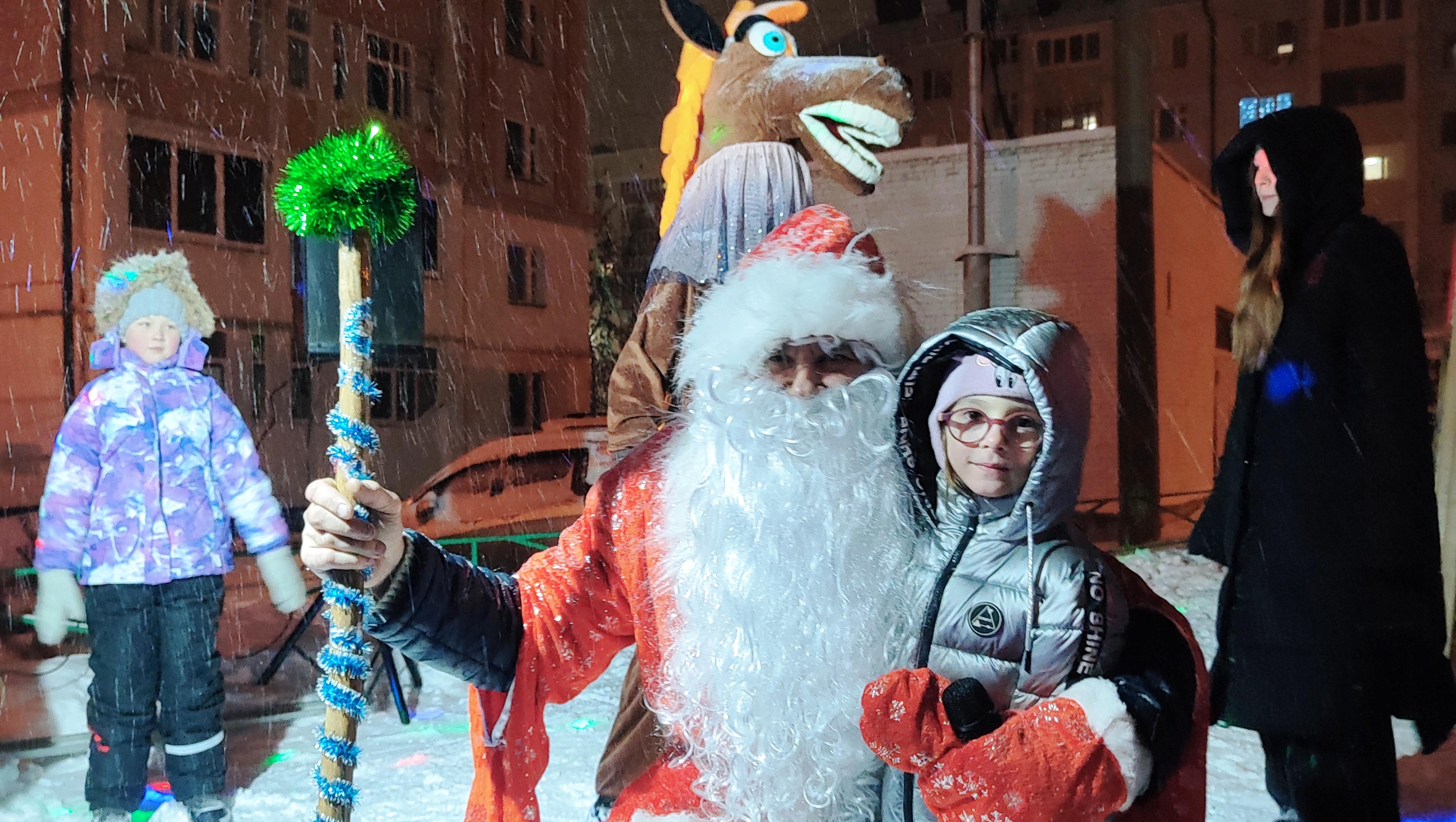 В Саранске жители многоэтажки провели новогодний праздник двора