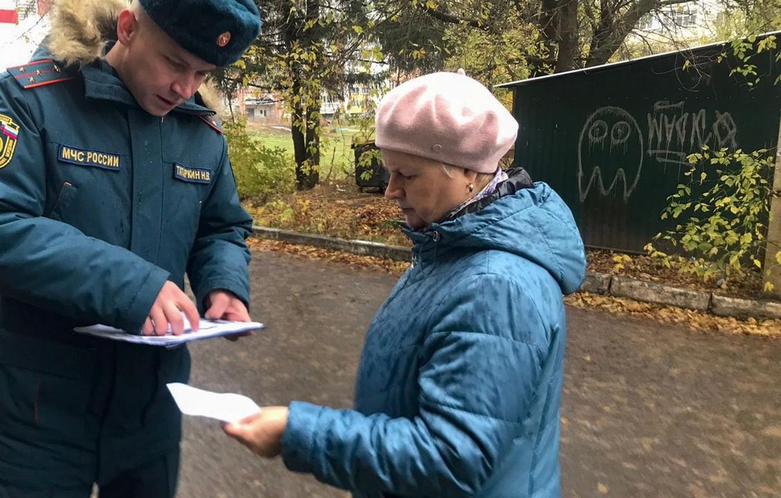 Сотрудники МЧС напомнили жителям Саранска о мерах пожарной безопасности