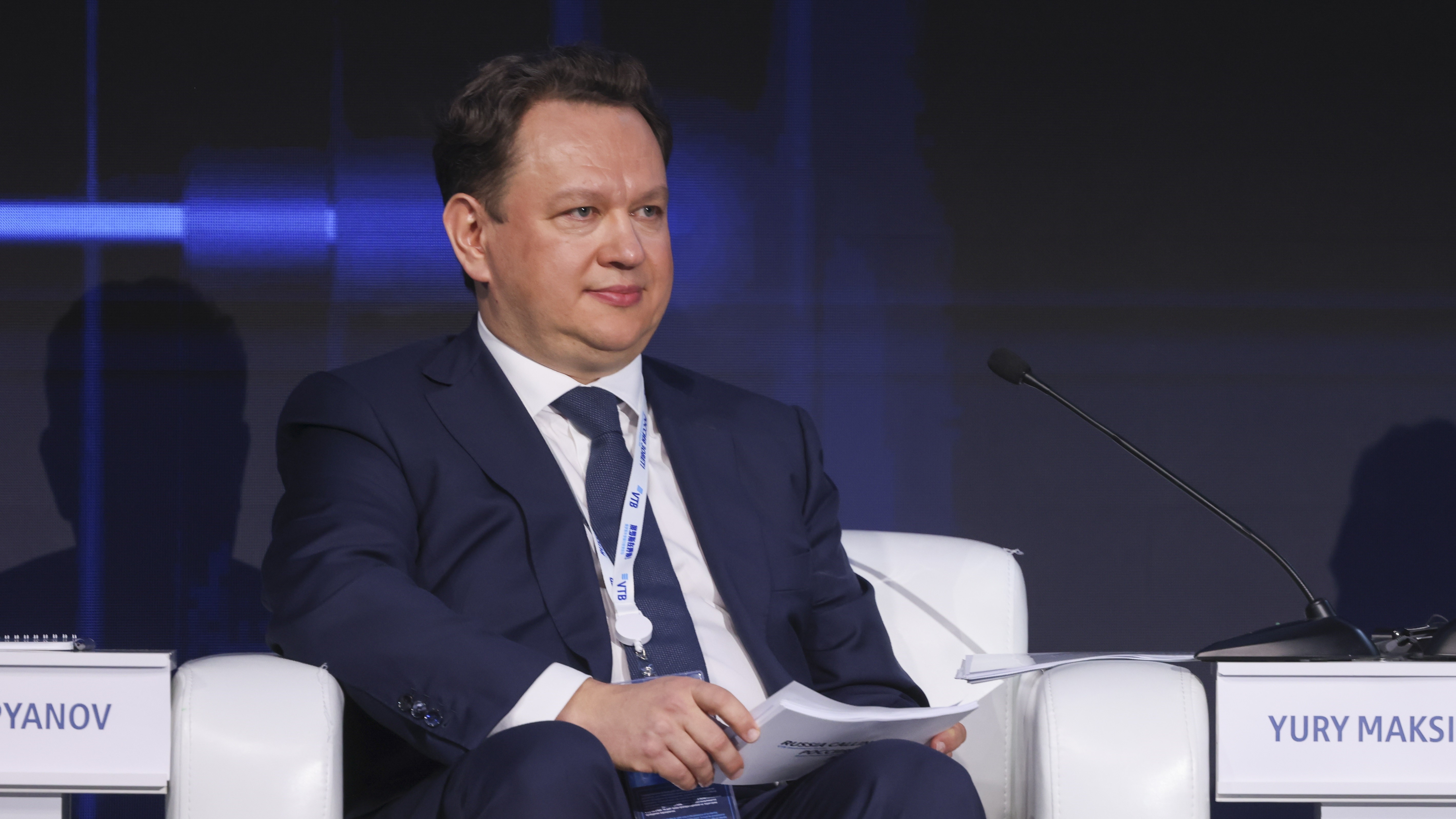 В ВТБ назвали причины, которые не позволят рублю резко ослабнуть до конца года