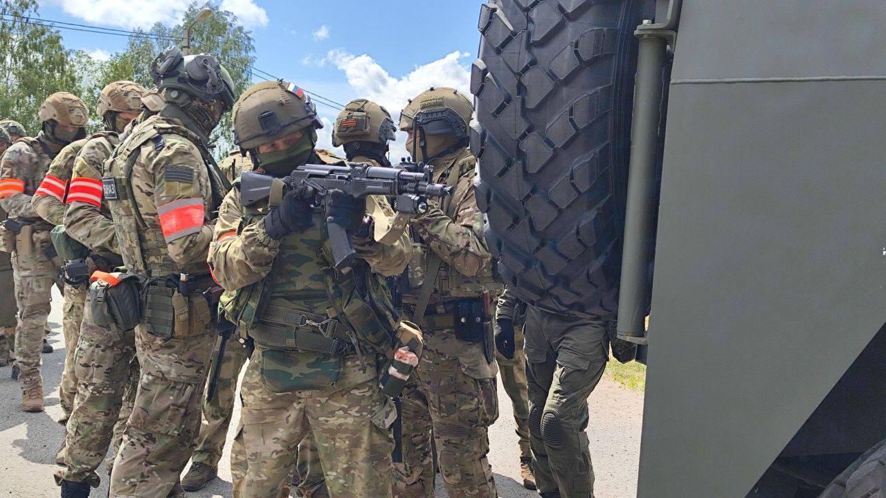 В Мордовии проходят учения по пресечению возможного теракта В Мордовии проходят учения по пресечению возможного теракта
