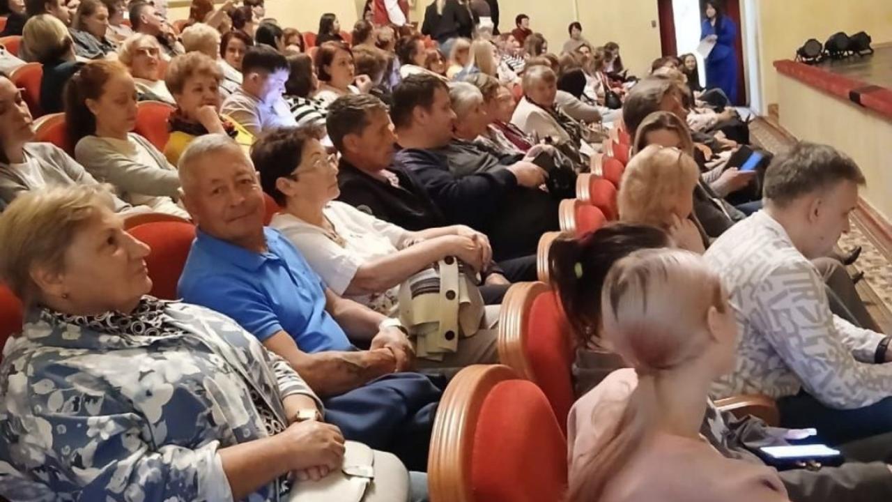 Семьи участников СВО из Ичалковского района посетили спектакль в Саранске Семьи участников СВО из Ичалковского района посетили спектакль в Саранске